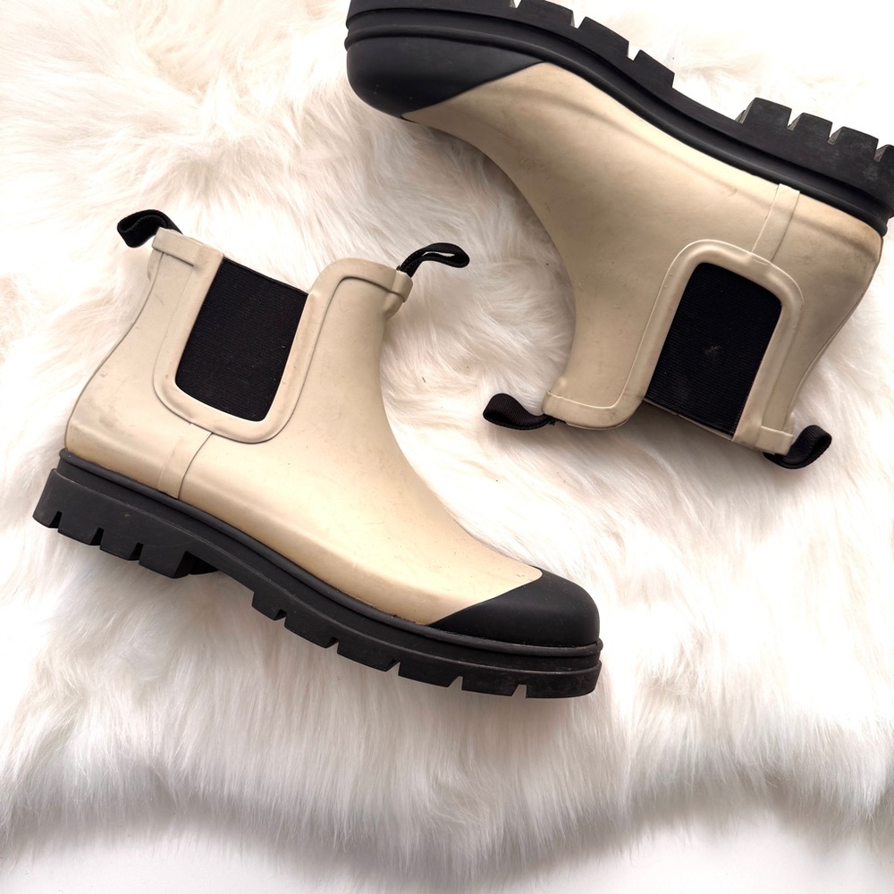 Everlane Cream and Black Winter Boots